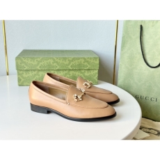 Gucci Flat Shoes